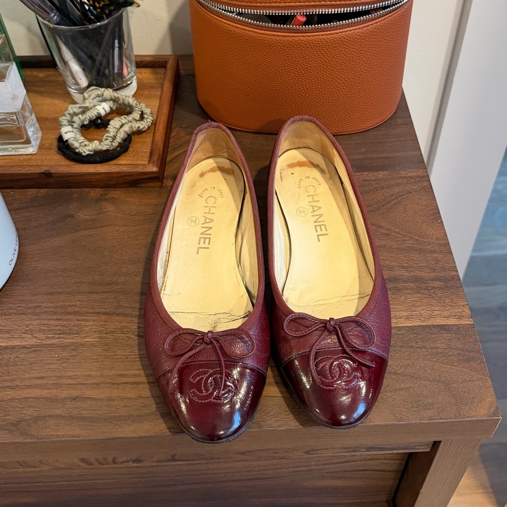 CHANEL Burgundy Leather Cap-Toe Ballet Flats with CC Logo